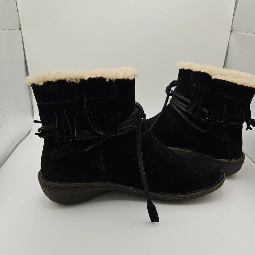 Ugg Gaviota black suede fringe ankle boots size 9